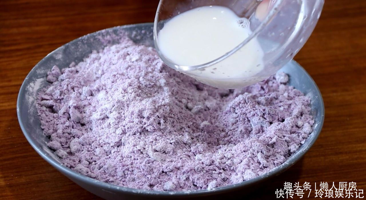 压一|不用一滴油,不用擀皮,压一压,就能做出外酥里糯的紫薯饼