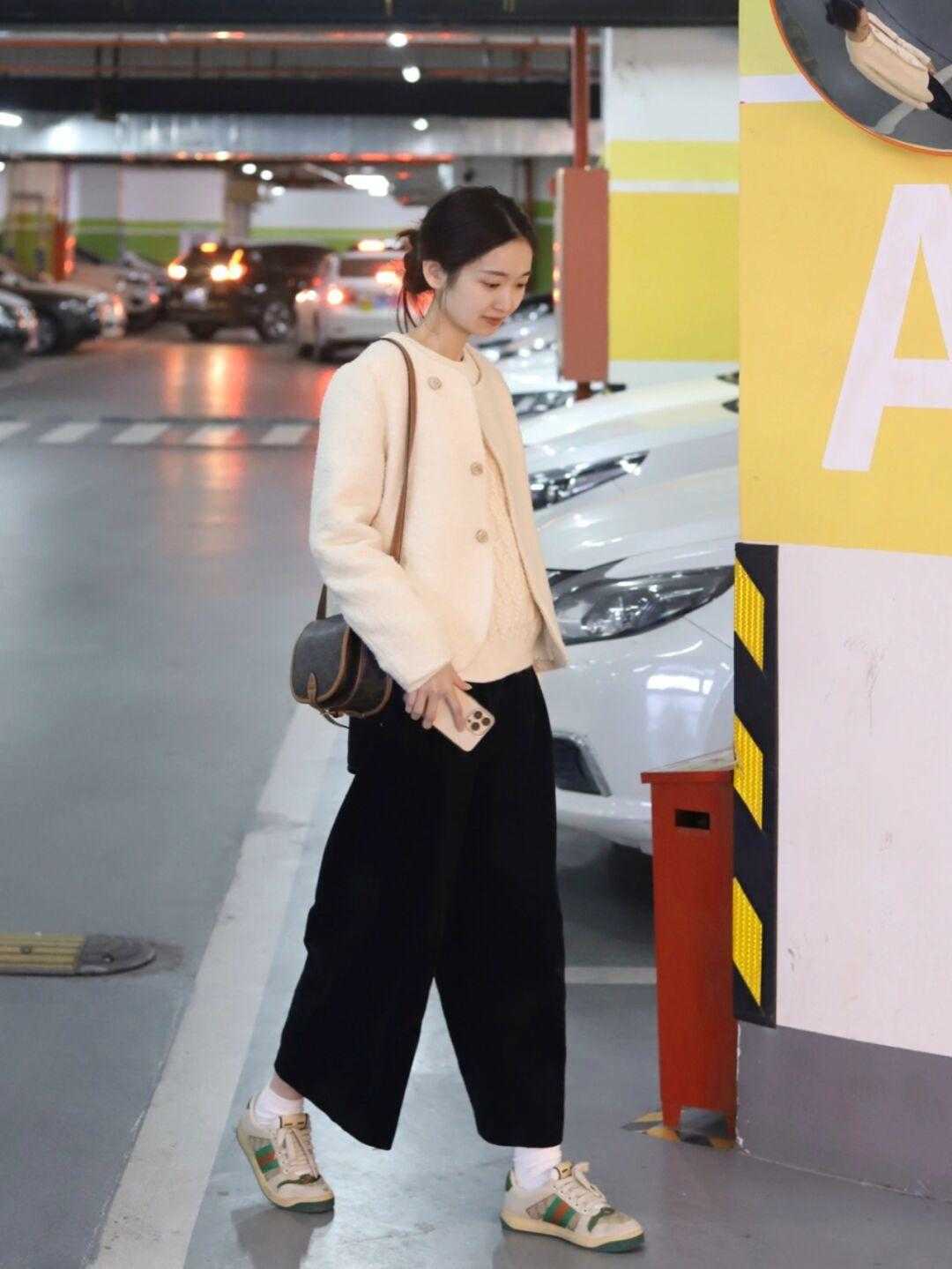 单品 早春校园穿搭别错过这四类,休闲、精致全都有,轻松拥有好人缘