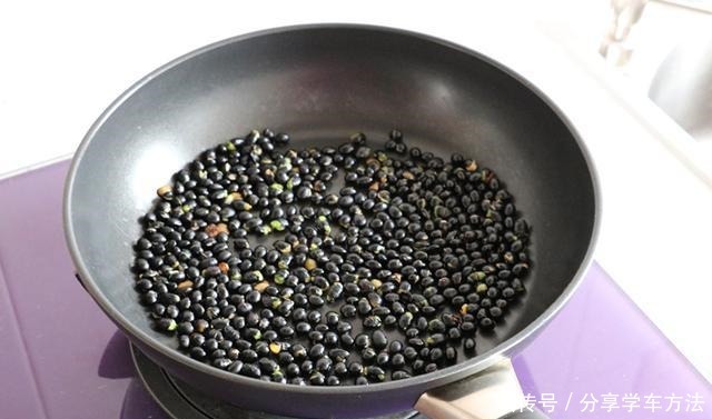 天冷要吃这食物,富含蛋白质,每天8颗精神饱满,泡一泡特好吃