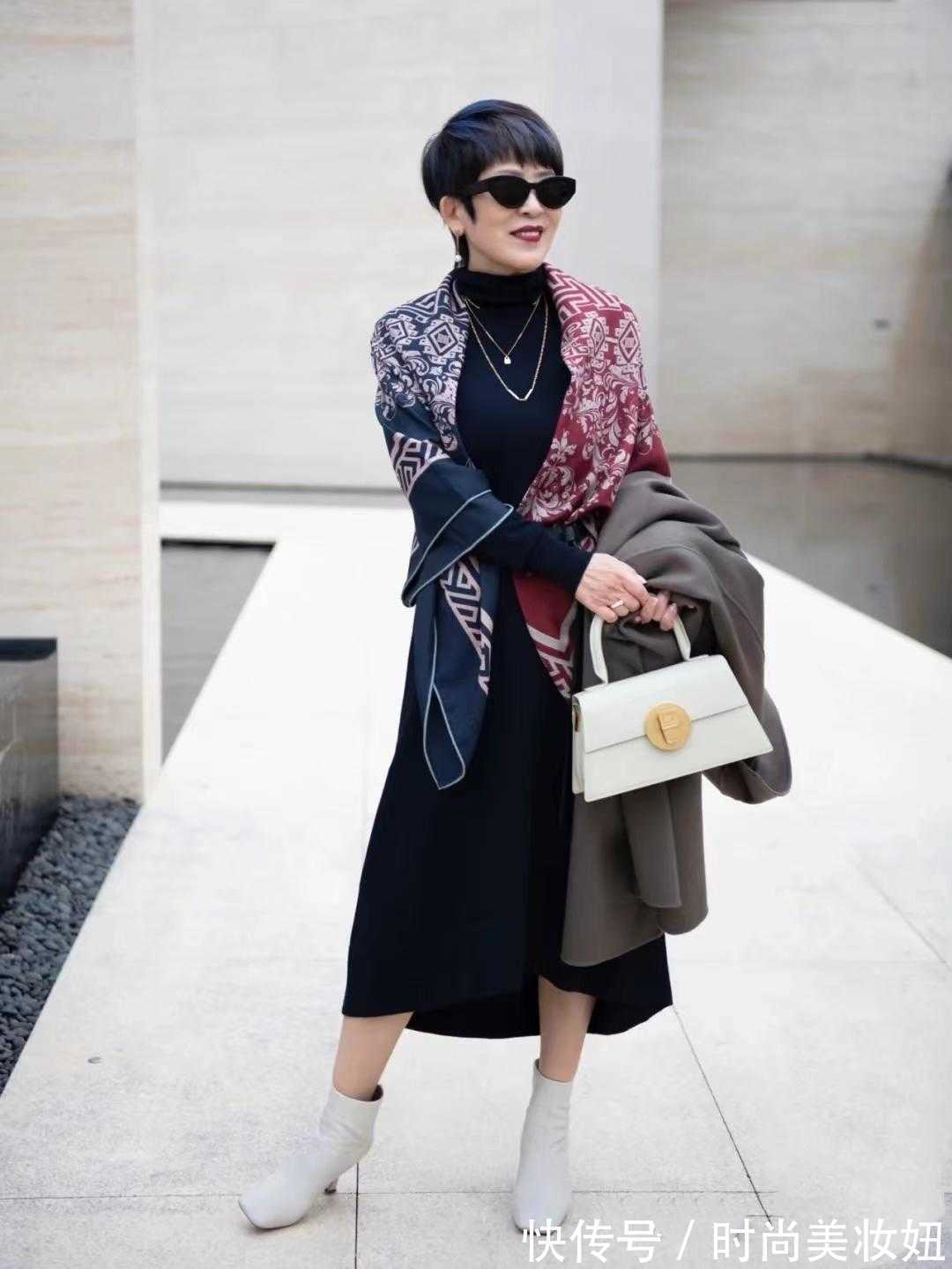 中年女人 真正懂打扮的中年女人,少不了一条“丝巾”,提升气质又洋气