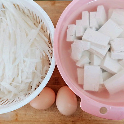 煎蛋白萝卜豆腐汤