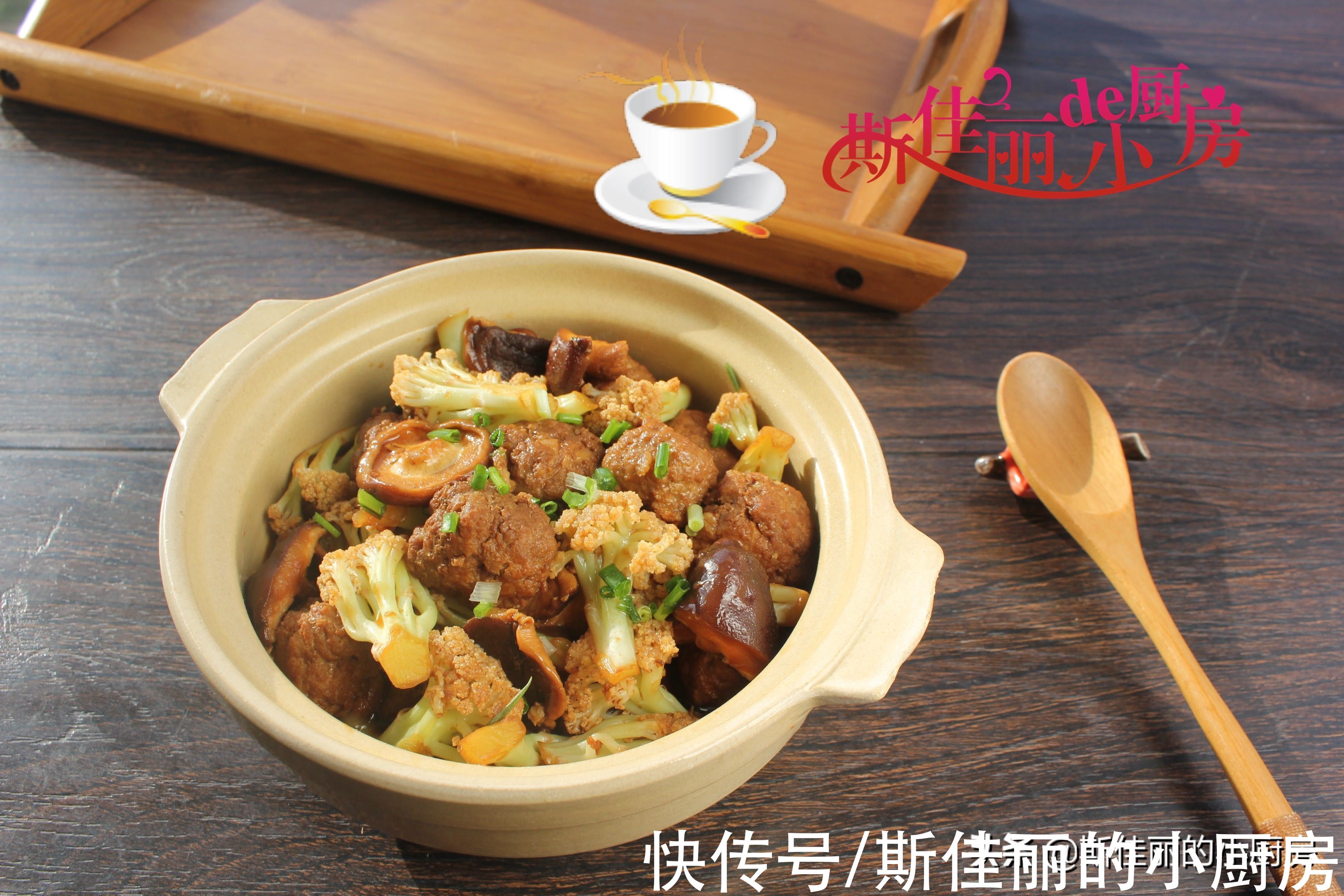 这三样菜一起炖实在鲜美极了，做法也简单，每次必吃光汁都不剩下