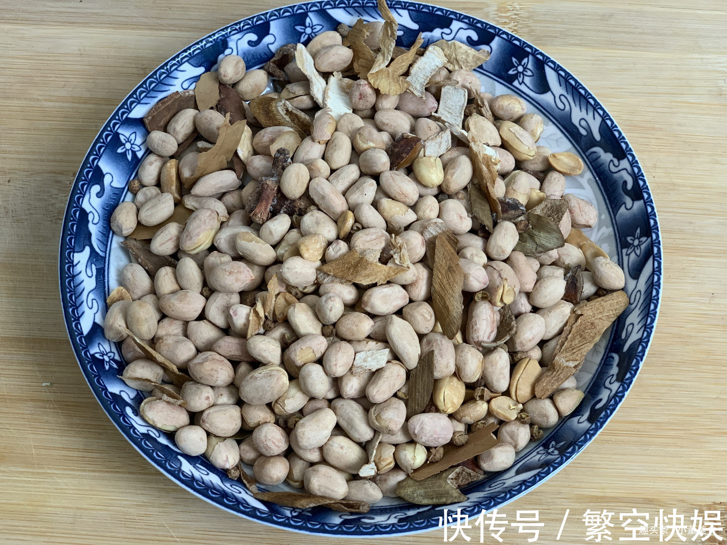盐焗花生|花生米不用水煮,加一袋盐,比油炸得更好吃,香酥脆爽又入味
