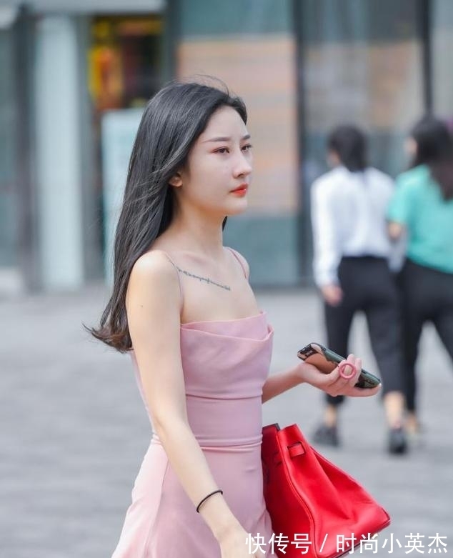 小姐姐|粉色的连衣裙,能让你成为焦点存在,散发出的那种可爱的少女气质