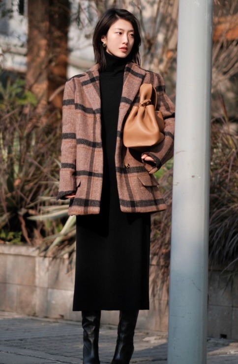 大长腿 格纹外套是今年冬季最飒单品,穿到明年也不过时,快来试试吧