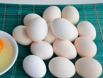  哪种|买鸡蛋时，红壳和白壳选哪种？弄清它们的区别，以后别乱买了