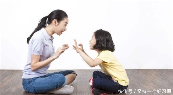 监控|女孩每次放学回家，总是在厕所不停洗手，查过监控后父母心疼落泪