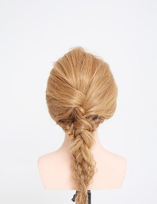 精美但不夸大其词的辫发,全部人都看起来更有气场了