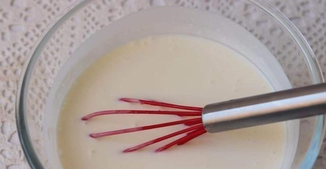 这蛋糕用酸奶和牛奶就能做,免蒸烤,入口即化,好吃不上火