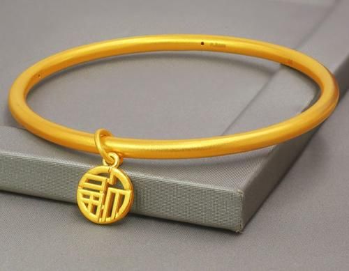 买黄金手镯越重越好？内行人一分析，后悔才知道