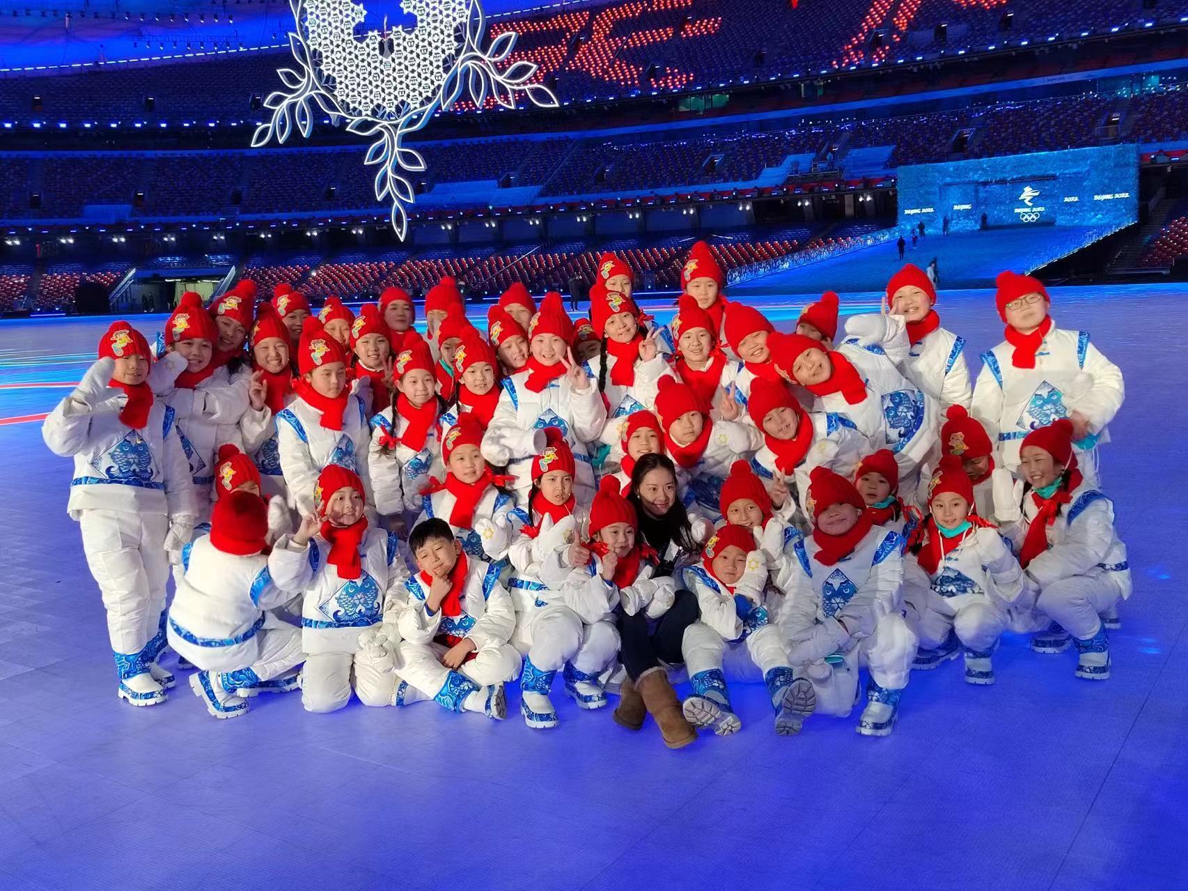 阜平娃娃合唱团重返鸟巢献唱!开幕后曾只睡5小时就去看升旗