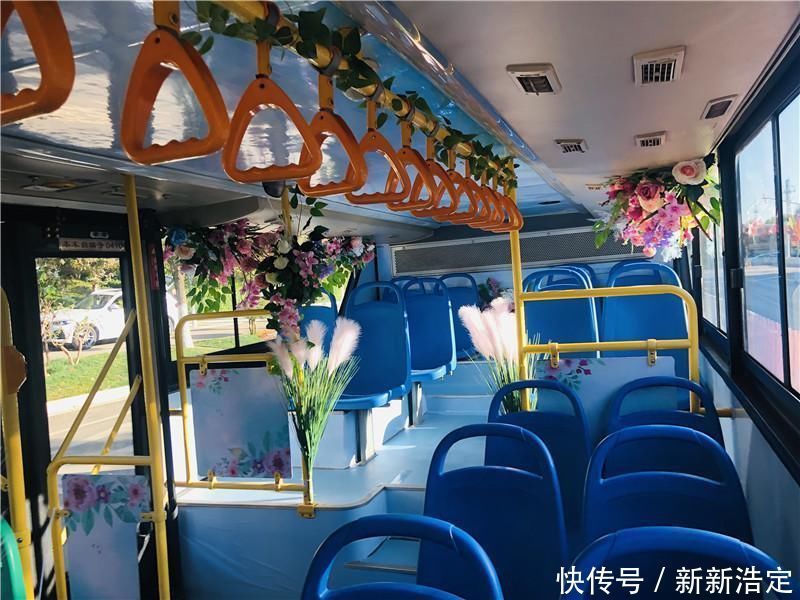 一路繁花似锦 呈贡游1路公交车盛装出发