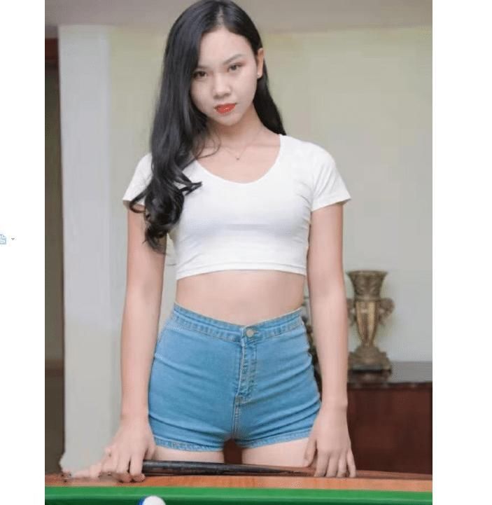 喜欢|打台球的小姐姐,搭配紧身短裤,是你喜欢的类型么