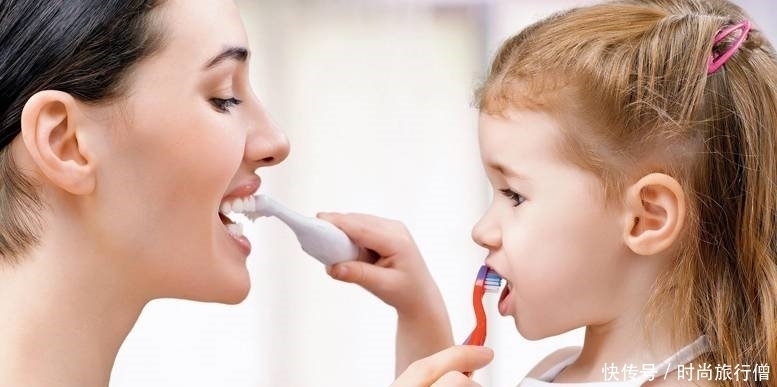 误区|宝宝多大开始刷牙?很多父母陷入了三个“误区”,难怪娃长龋齿