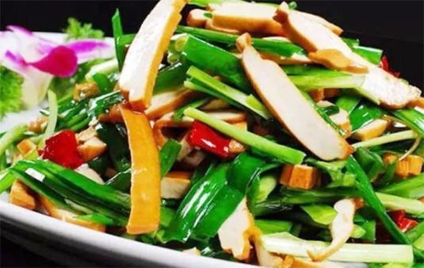 中暑|孩子打篮球出汗多易中暑不吃饭,多吃清爽菜,开胃消食明目