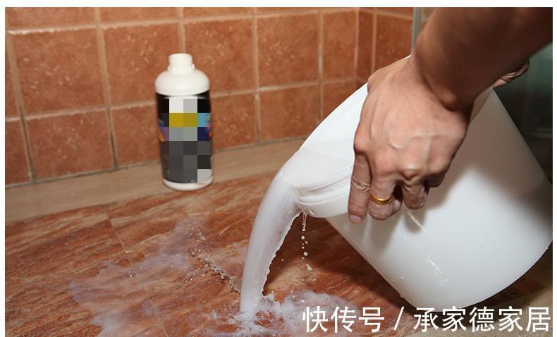 开裂|卫生间漏水的可能原因有4种，其中3种不需要砸砖，就可以补漏！