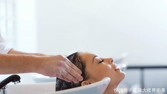 头发隔多久洗一次最好,很多人一直都做错了,难怪头发越掉越多