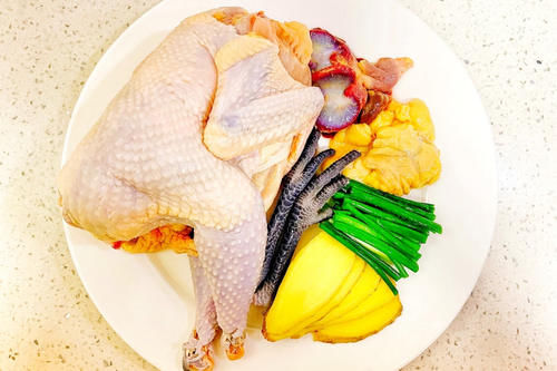 鸡汤怎样炖才鲜香好喝？牢记4个窍门，鸡肉滑嫩不柴，汤鲜滋美