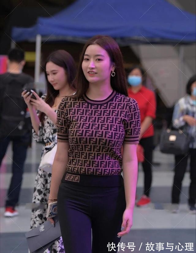 美女 “葫芦”身材的瑜伽裤美女,风格可简单休闲,魅力无穷!