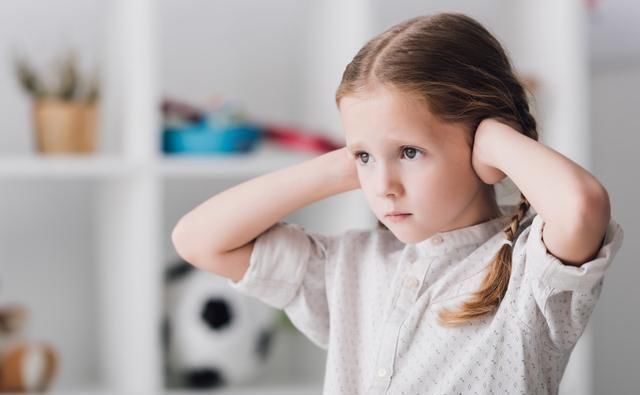 外部世界|宝宝爱看电视到底是好是坏面对这样的情况,父母又该如何做呢