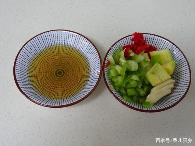 家里|天一热,家里最馋这菜,鲜辣酸爽,肉嫩肥美,开胃下饭