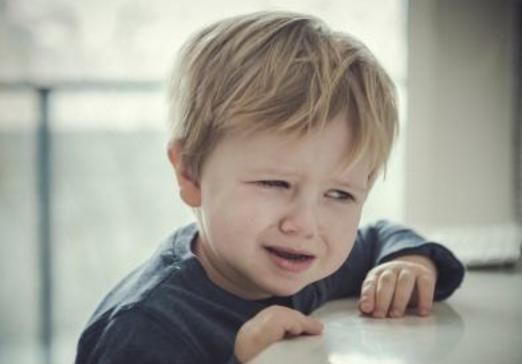 父母|5岁女儿摔坏爸爸的手机,结果爸爸的做法,毁掉了孩子的一生