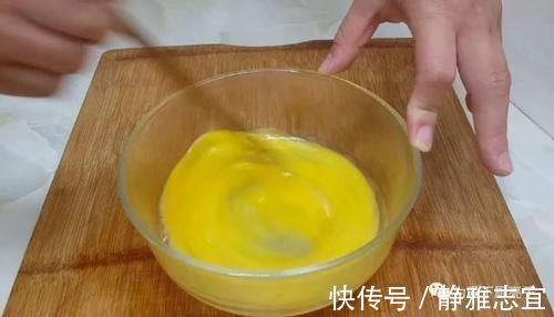 我家面粉就爱这样吃，加2个鸡蛋，焦脆香酥不油腻，吃过就念念不忘