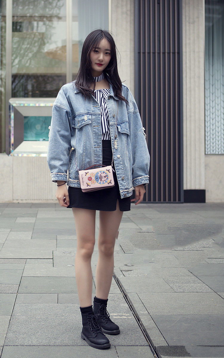 街拍:清纯的小美女,青春亮眼,活力十足,让人沉醉!