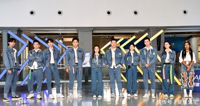 蔡徐坤被电的手抖时,沙子爹只顾说风凉话,白鹿的举动最贴心