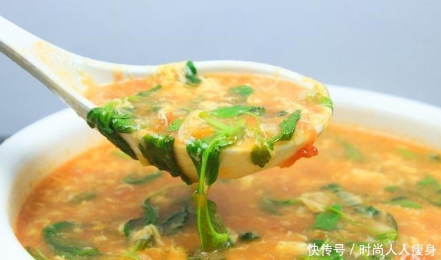 西红柿|冬季,多给家人喝这汤,3块钱做一锅,味道鲜美,常喝暖身又暖胃