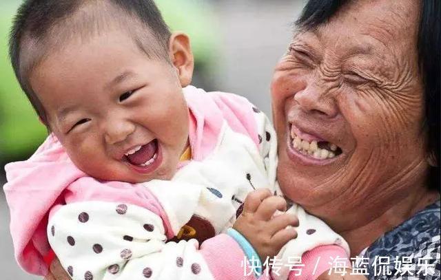 大城市|奶奶带孙子去酒席,之后被全村“拉黑”,村民不会带孩子就别带