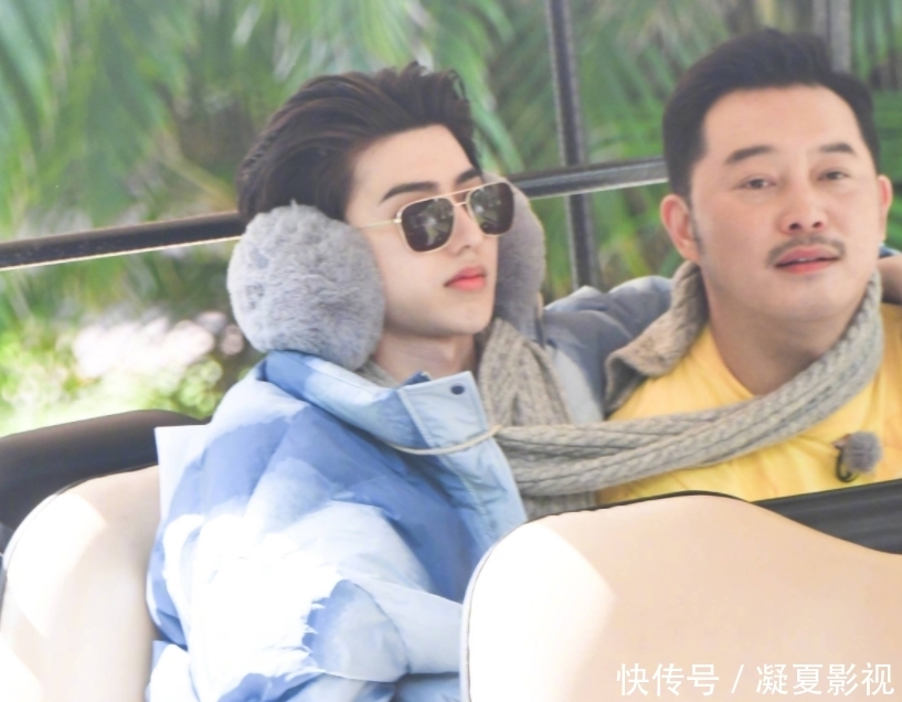 跑男 蔡徐坤三亚穿棉服,手中的东西亮了,这才是录制跑男的正确方式