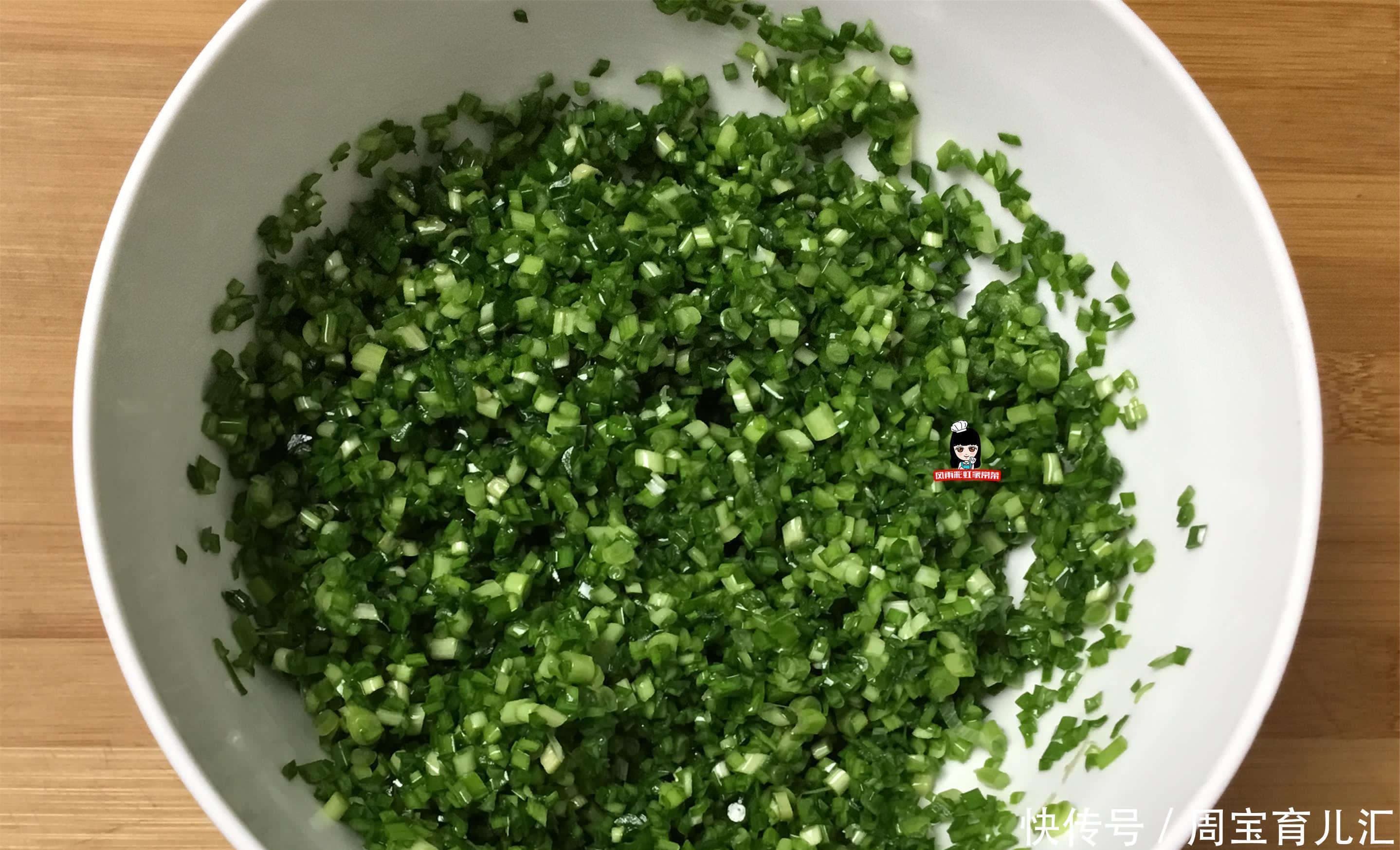 肉馅|1碗面粉，1把韭菜，今天教做韭菜盒子，咬一口满嘴香