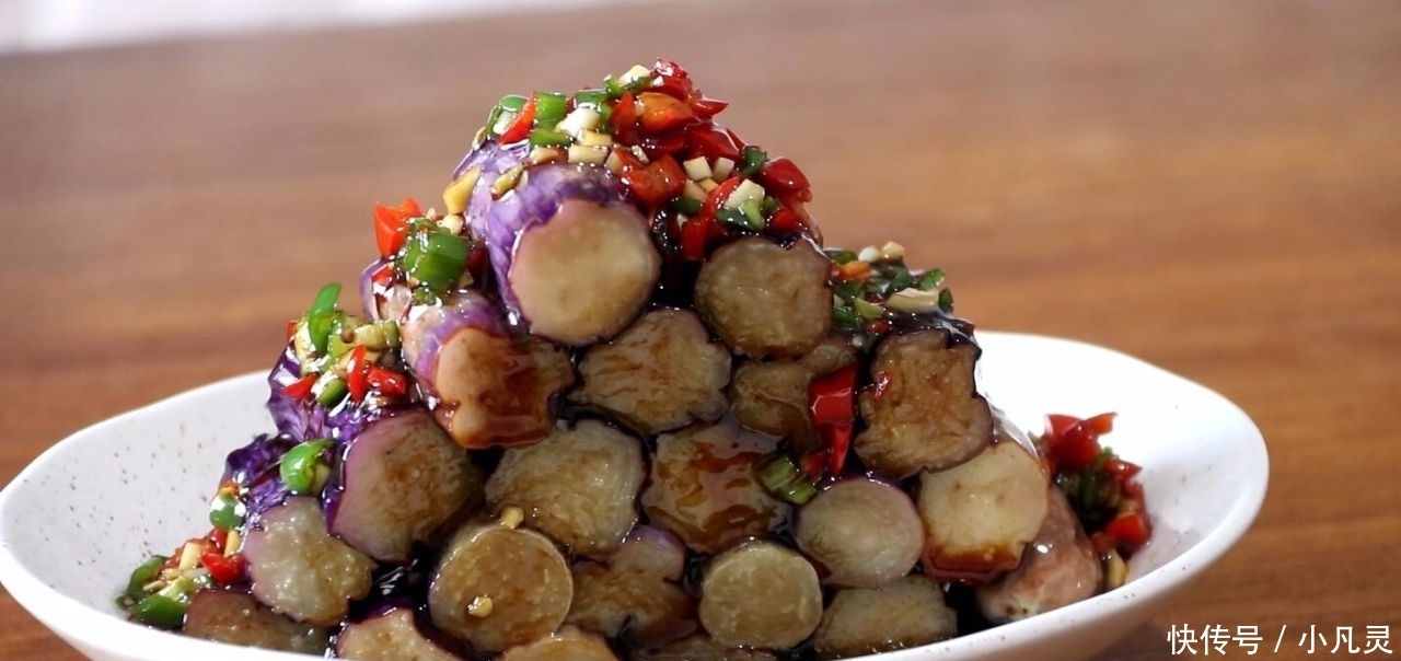 茄子别再炒着吃了,教你一种新做法,比大鱼大肉香,做三根不够吃