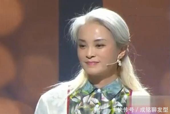 洋气|五六十岁女士白发多就别染了,其实“奶奶白”很流行,时髦又洋气