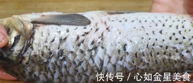 草鱼不要红烧了，教你最过瘾的吃法，营养又解馋，出锅汤汁都不剩！