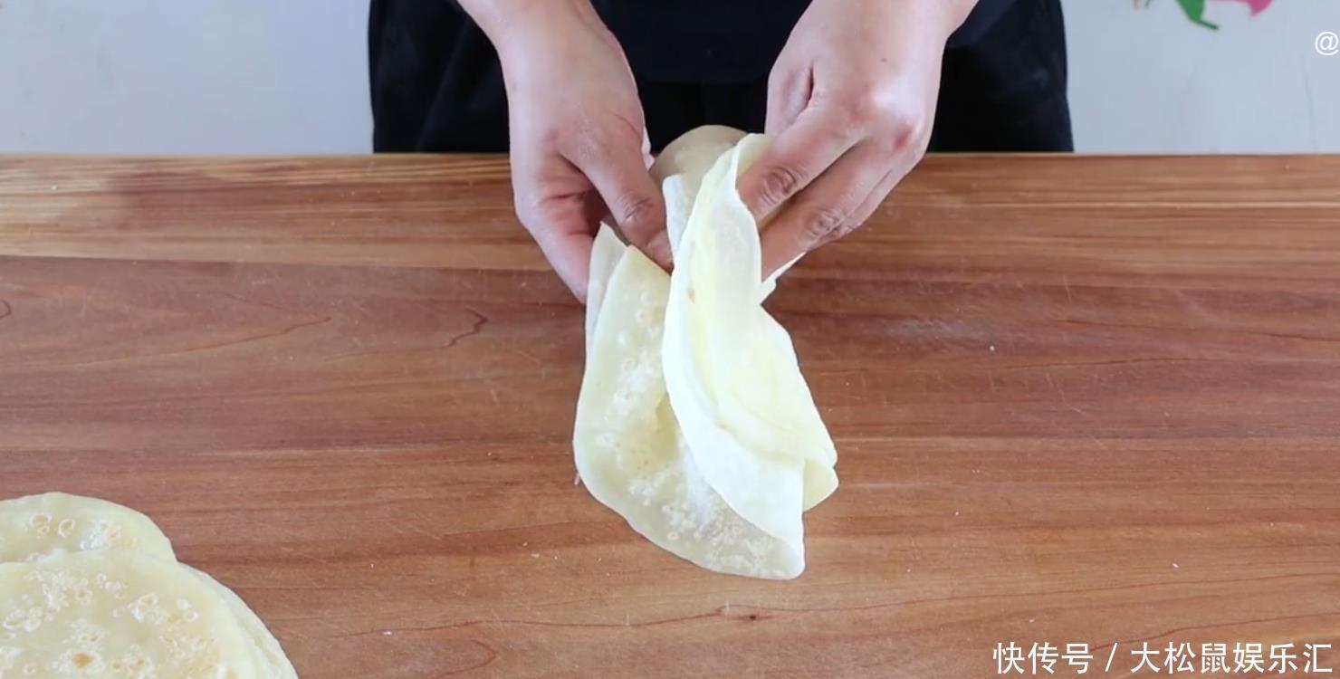 学会这个和面配方:做出家常饼,口袋饼,春饼,个个柔软好吃