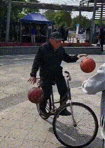 |搞笑GIF:我都不敢这么p,她却敢这么长!