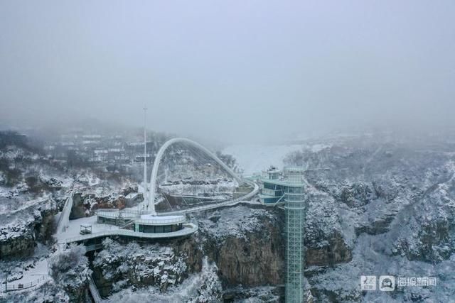 老年|山东迎牛年初雪：空中视角看淄博潭溪山秒变“童话世界”