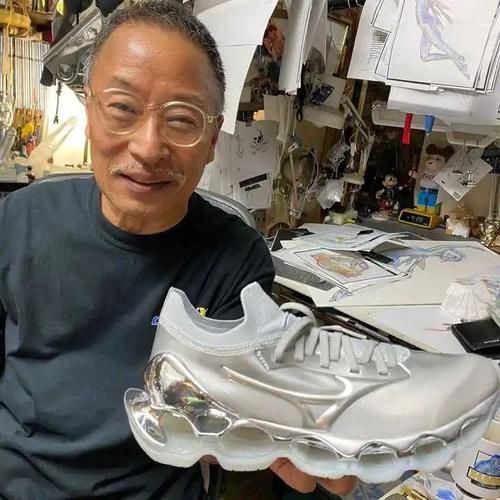 美津浓与空山基的联名，究竟好在哪？