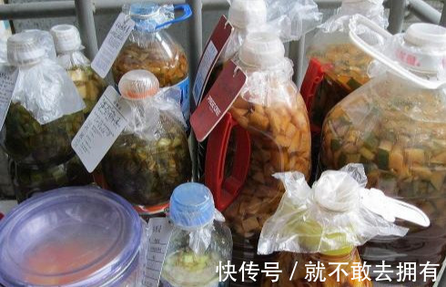 换盆的旧土别扔！加点“烂东西”，肥沃流油，养啥花旺啥花