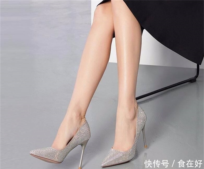 高跟鞋受女生的喜爱,小尖头能凸显你的女人味