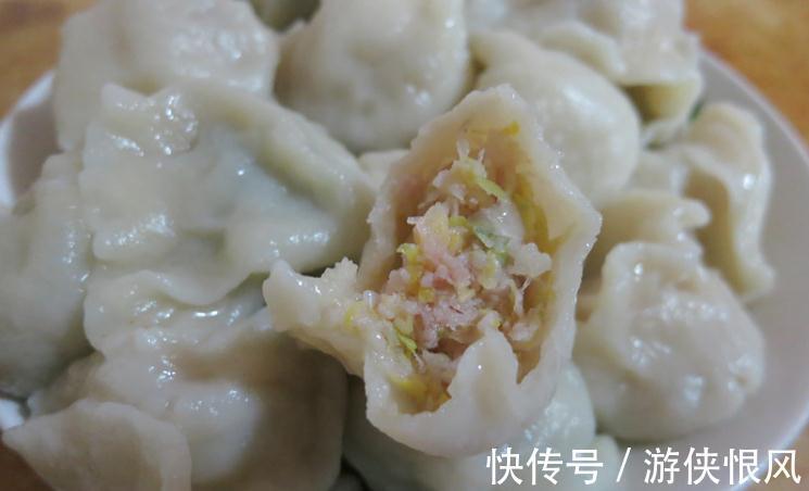 调白菜馅,不要用盐杀水或者焯水,巧用一招,饺子好吃还营养高