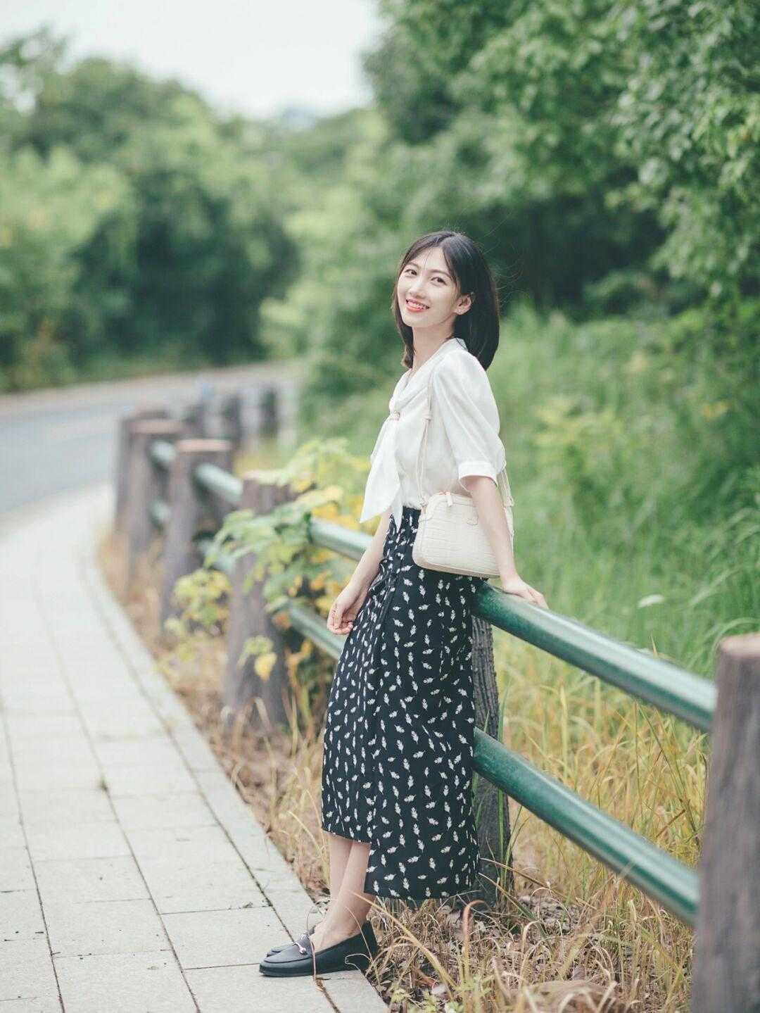 小个子|小个子女生夏季穿搭,衬衫搭配半身裙显高显瘦,简约又洋气