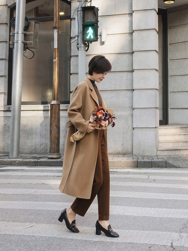 修饰|据说气质女生会爱上简约风,这样穿大衣,让你一整个冬天都很美