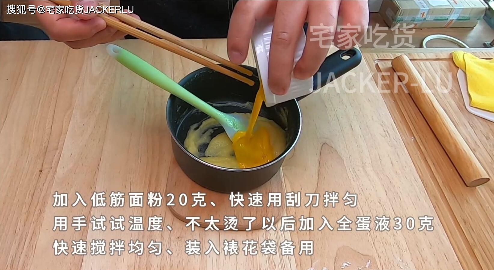 面包|家常毛毛虫面包，简单又经典的甜品，入口细腻，绵软有嚼劲。
