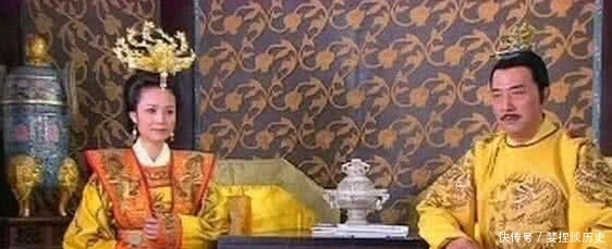 摘帽|朱元璋吃饭时,看到碗里有根头发大怒,御厨下跪摘帽:我是光头!