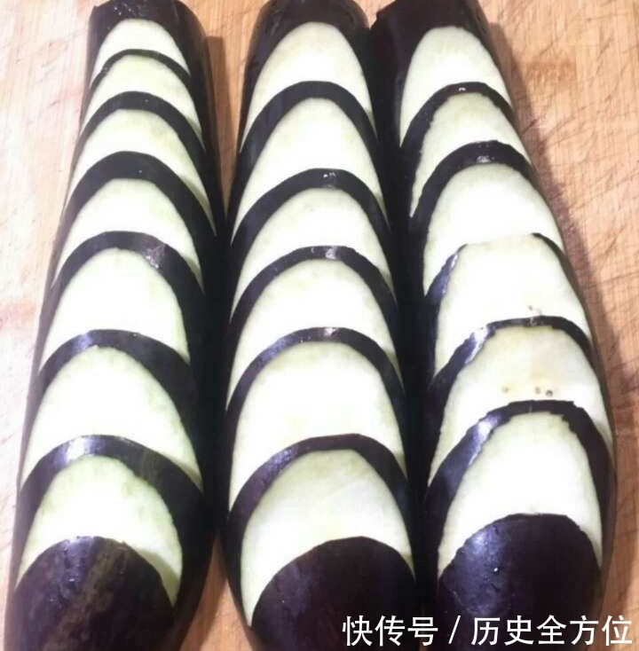 简单|茄子别总是红烧和油胡了,这个新做法超简单,而且特别的下饭