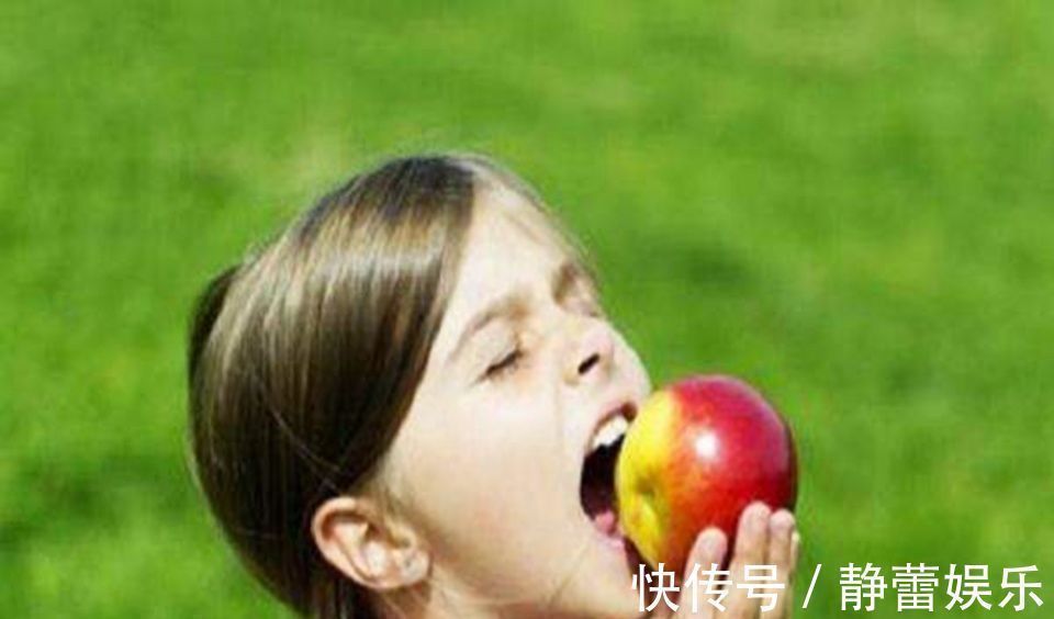 落叶|7岁的我有一个女孩,奶奶说这是祝福的表示,医生的责备感到羞愧