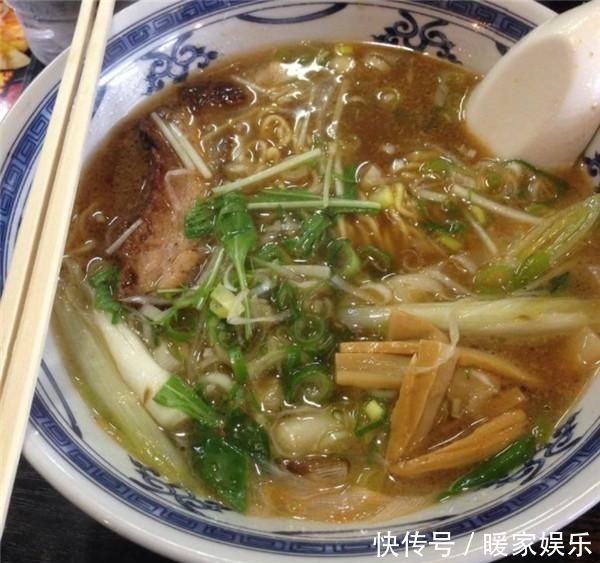 食材|日本这碗拉面很奇怪,葱比面条还多,其他食材都可以不要